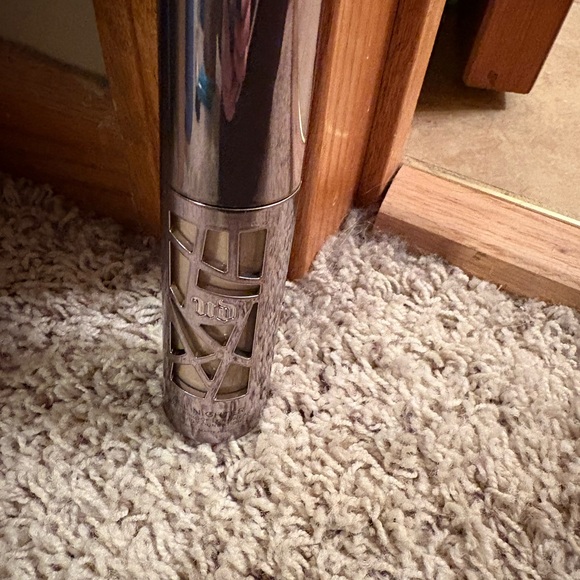 Urban Decay All Nighter Liquid Foundation - Silver Packaging - Picture 2 of 4